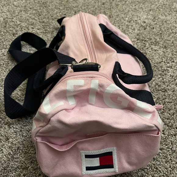 Tommy Hilfiger baby pink small duffle bag - Picture 4 of 4